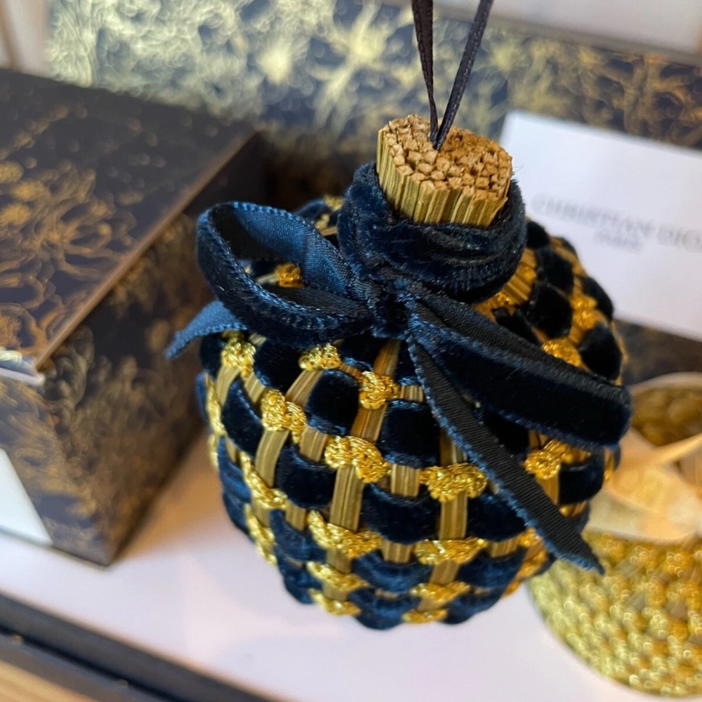 Dior 30 Montaigne Candle and Ornament Set - Black, Gold, and White - Picture 4 of 9